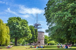 Blick auf den Aussichtsturm (egapark Erfurt gGmbH, Ch. Fischer).jpg